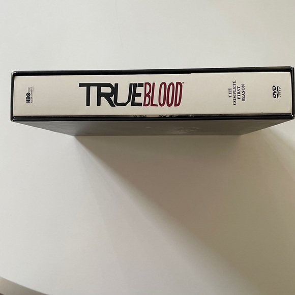 TRUE BLOOD DVDS SEASONS 1-3 !! - Picture 4 of 7